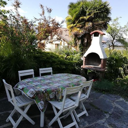 Giardino Apartamento Porto Valtravaglia Exterior foto